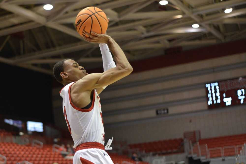 Redhawk hoops bounce back with impressive 2H vs. Central Arkansas