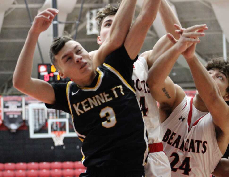 SEMO Conference: Dexter holds off pesky Kennett 55-52