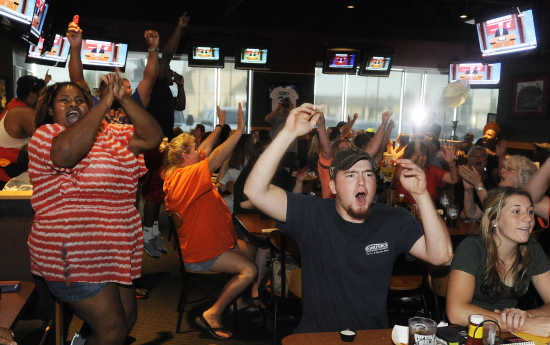 Family, friends celebrate at NBA draft watch party as Former