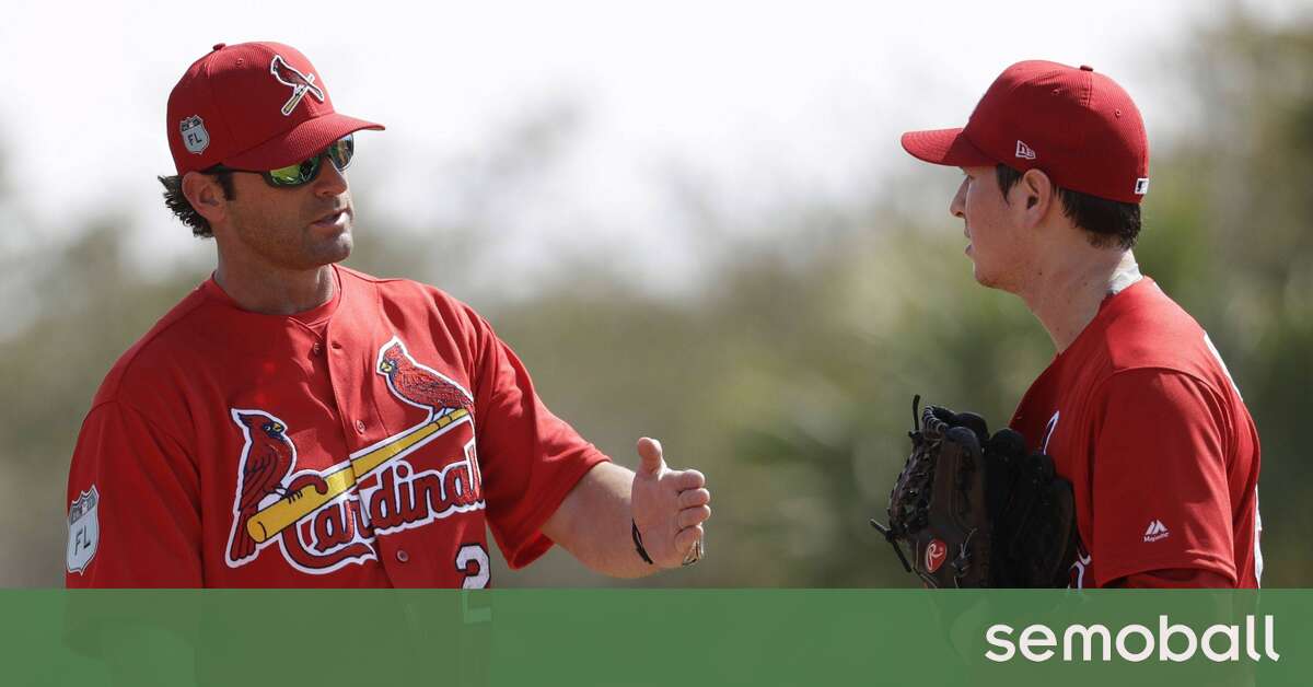 St. Louis Cardinals manager Mike Matheny throws batting practice