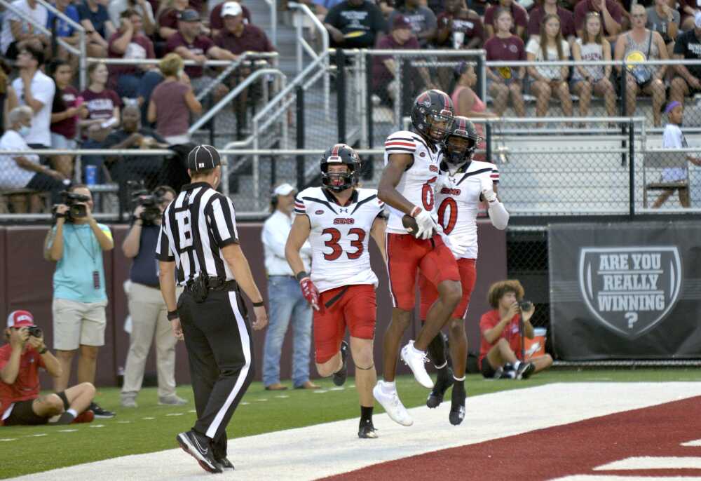 Redhawks win rivalry game against SIU; DeLaurent finds Anderson, other receivers for effective air attack