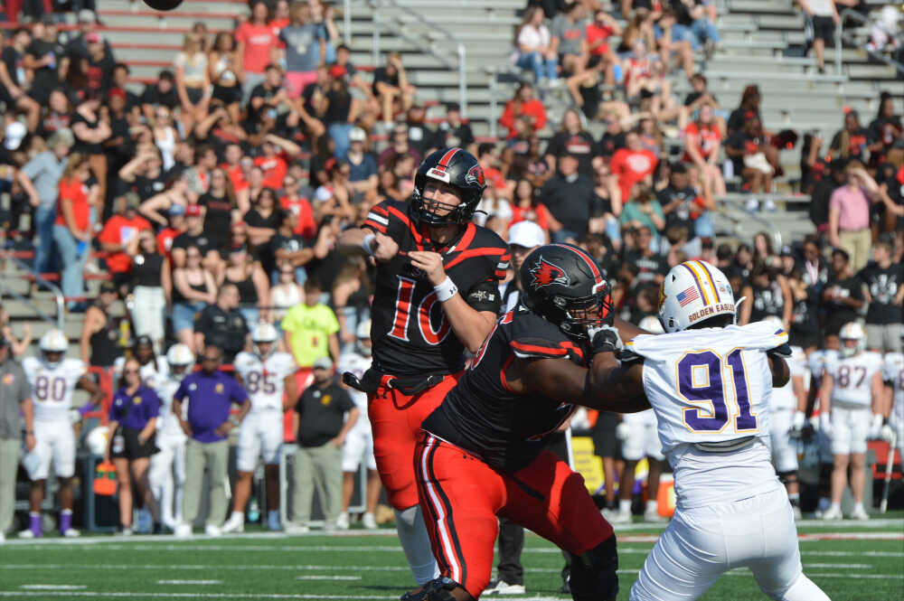 Redhawks rout Golden Eagles, 34-3; DeLaurent becomes SEMO career touchdown passing leader